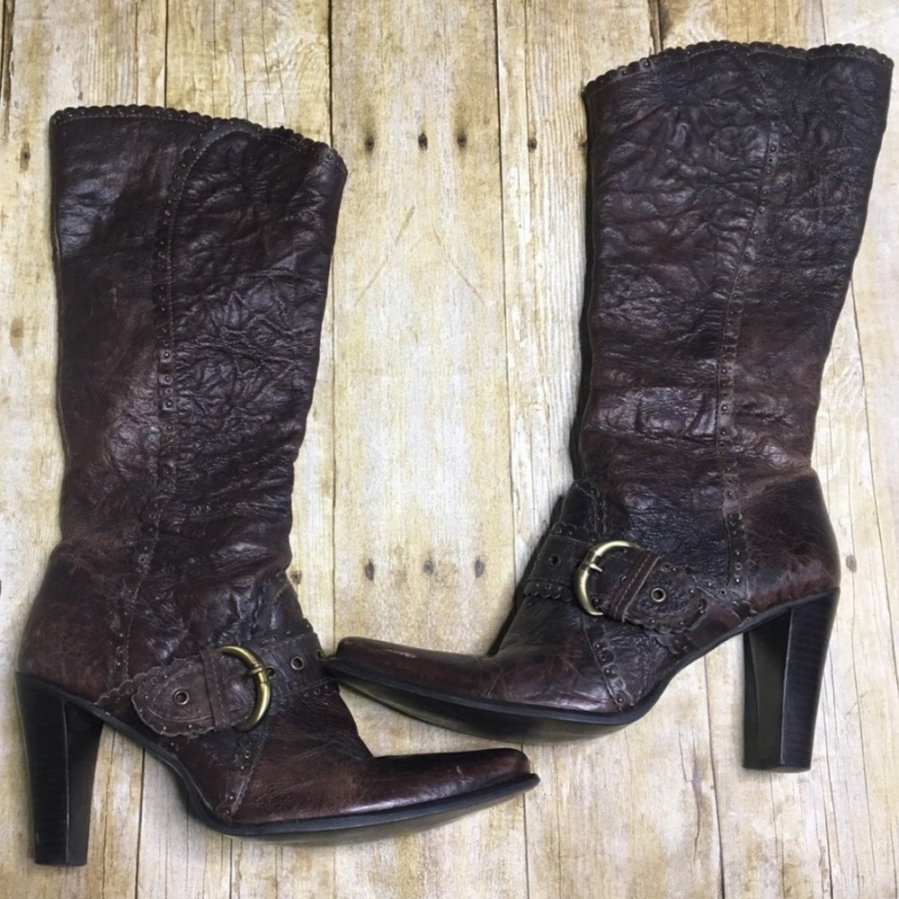 Matisse Artie brown crinkled leather boots. Size 7.5